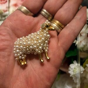 Unique Pearl Sheep / Lamb Brooch